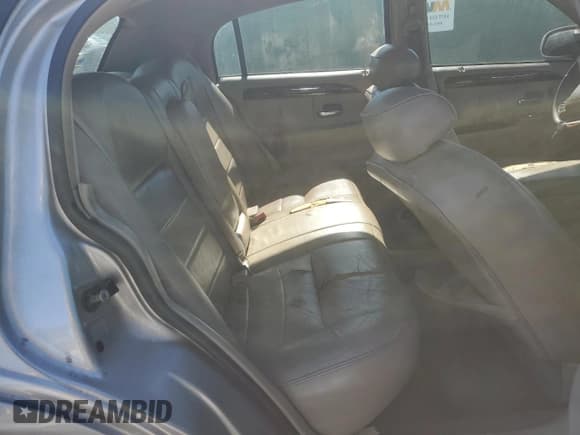 ✅ 2002 Lincoln Town Car Signature • VIN: 1LNHM82W52Y668089 • Lot: 89488895. Listed on Copart with 275,627 mi. Free auction sales archive from the USA and detailed vehicle history report at DreamBid. Image 10.