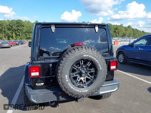 ✅ 2018 Jeep Wrangler Unlimited Sahara • VIN: 1C4HJXEN3JW328928 • Lot: 43265090. Listed on IAAI with 94,110 mi. Free auction sales archive from the USA and detailed vehicle history report at DreamBid. Image 16.