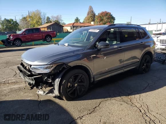 ✅ 2024 Volkswagen Tiguan SE R-Line Black • VIN: 3VV8B7AX4RM170522 • Лот: 84938535. Опубликован ранее на Copart с пробегом 33 684 миль. Бесплатный доступ к архиву аукционных продаж из США и подробный отчёт об истории автомобиля на DreamBid. Изображение 1.