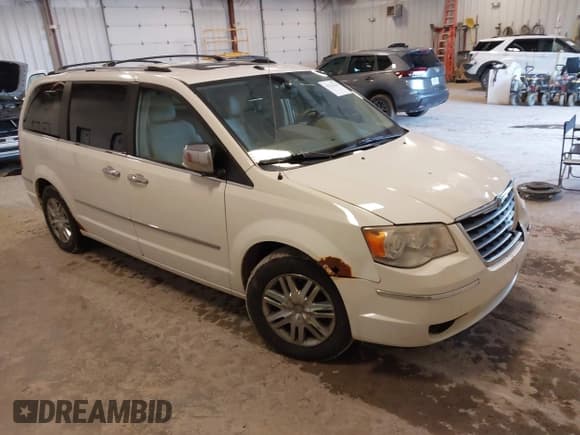✅ 2010 Chrysler Town & Country Limited • VIN: 2A4RR7DX3AR422262 • Lot: 42321224. Wystawiony na IAAI z przebiegiem 285 000 mil. Bezpłatny archiwum sprzedaży aukcyjnych z USA i szczegółowy raport historii pojazdu na DreamBid. Zdjęcie 1.