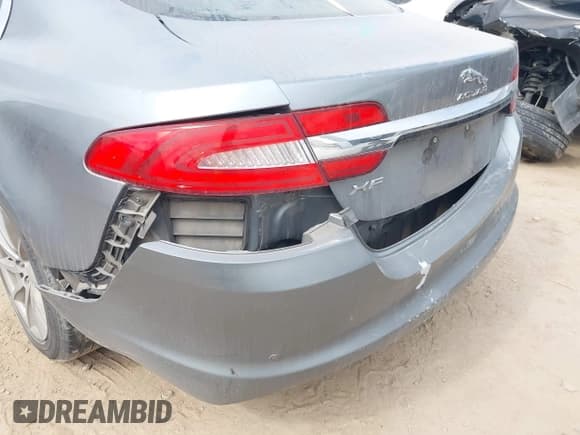 ✅ 2015 Jaguar XF T Premium • VIN: SAJWA0FS1FPU58051 • Lot: 41690461. Wystawiony na IAAI z przebiegiem 128 900 mil. Bezpłatny archiwum sprzedaży aukcyjnych z USA i szczegółowy raport historii pojazdu na DreamBid. Zdjęcie 6.