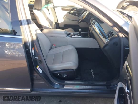 ✅ 2017 Lexus LS 460 • VIN: JTHCL5EF2H5029169 • Lot: 43730235. Listed on IAAI with 67,865 mi. Free auction sales archive from the USA and detailed vehicle history report at DreamBid. Image 5.