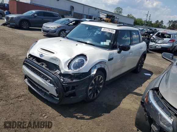 ✅ 2024 MINI Hardtop 4 Door Cooper S • VIN: WMW53DK04R2U84853 • Lot: 61779785. Wystawiony na Copart z przebiegiem 15 231 mil. Bezpłatny archiwum sprzedaży aukcyjnych z USA i szczegółowy raport historii pojazdu na DreamBid. Zdjęcie 1.
