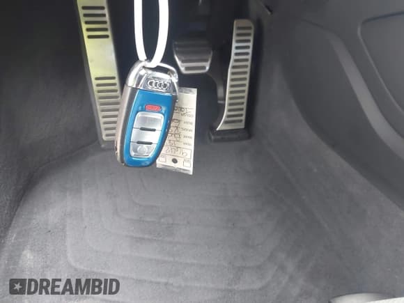 ✅ 2018 Audi R8 V10 plus • VIN: WUAKBAFX9J7900159 • Lot: 42504338. Wystawiony na IAAI z przebiegiem 20 171 mil. Bezpłatny archiwum sprzedaży aukcyjnych z USA i szczegółowy raport historii pojazdu na DreamBid. Zdjęcie 11.