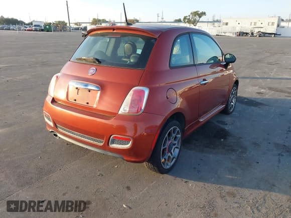 ✅ 2015 FIAT 500 Sport • VIN: 3C3CFFBR5FT624550 • Lot: 43780506. Wystawiony na IAAI z przebiegiem 101 653 mil. Bezpłatny archiwum sprzedaży aukcyjnych z USA i szczegółowy raport historii pojazdu na DreamBid. Zdjęcie 4.