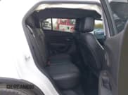 ✅ 2020 Chevrolet Trax LT • VIN: KL7CJPSB5LB000700 • Lot: 43531707. Wystawiony na IAAI z przebiegiem 28 920 mil. Bezpłatny archiwum sprzedaży aukcyjnych z USA i szczegółowy raport historii pojazdu na DreamBid. Zdjęcie 8.