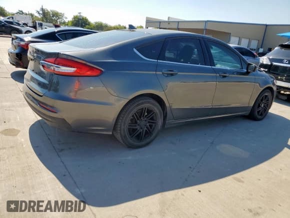 ✅ 2020 Ford Fusion SE • VIN: 3FA6P0LUXLR111072 • Лот: 82106935. Опубликован ранее на Copart с пробегом 64 633 миль. Бесплатный доступ к архиву аукционных продаж из США и подробный отчёт об истории автомобиля на DreamBid. Изображение 3.