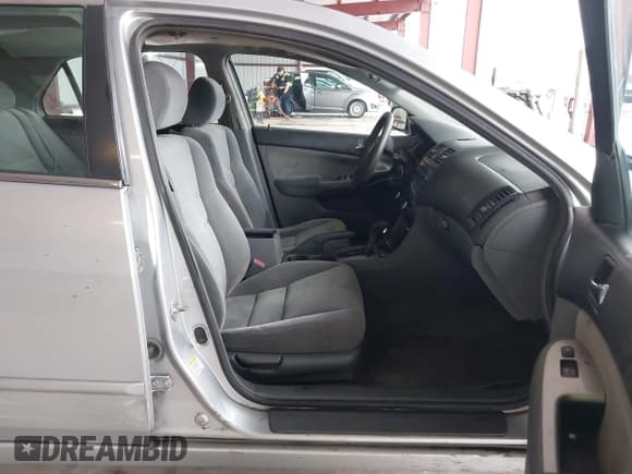 ✅ 2007 Honda Accord EX • VIN: 1HGCM56777A210880 • Lot: 43704098. Wystawiony na IAAI z przebiegiem 362 946 mil. Bezpłatny archiwum sprzedaży aukcyjnych z USA i szczegółowy raport historii pojazdu na DreamBid. Zdjęcie 5.