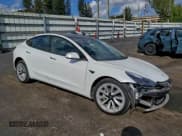 ✅ 2022 Tesla Model 3 • VIN: 5YJ3E1EA6NF332393 • Lot: 94225995. Wystawiony na Copart z przebiegiem 32 919 mil. Bezpłatny archiwum sprzedaży aukcyjnych z USA i szczegółowy raport historii pojazdu na DreamBid. Zdjęcie 4.