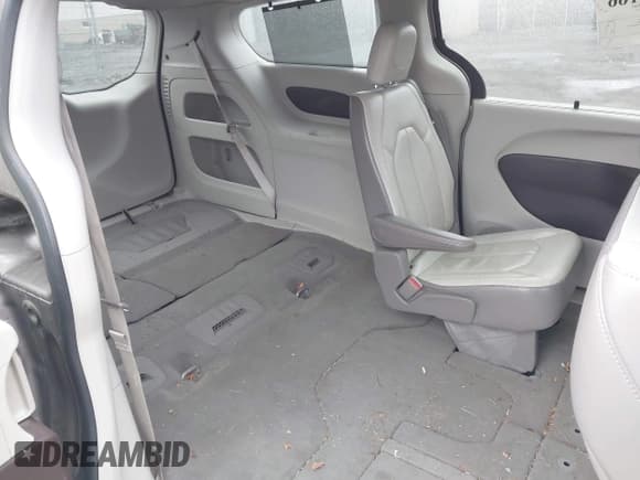 ✅ 2018 Chrysler Pacifica Touring L • VIN: 2C4RC1BGXJR274375 • Лот: 43694166. Опубликован ранее на IAAI с пробегом 114 106 миль. Бесплатный доступ к архиву аукционных продаж из США и подробный отчёт об истории автомобиля на DreamBid. Изображение 8.