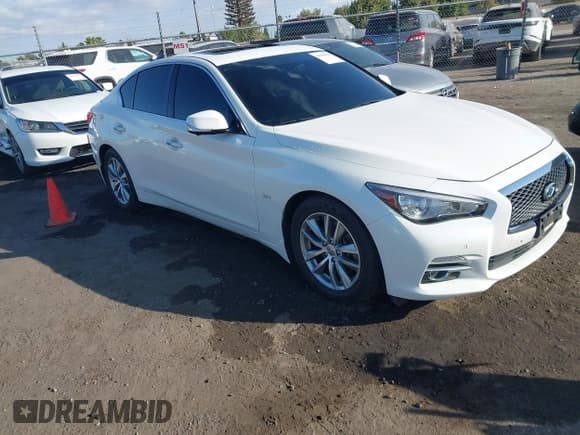 ✅ 2016 Infiniti Q50 Premium • VIN: JN1EV7AR4GM341808 • Lot: 43196426. Wystawiony na IAAI z przebiegiem 118 988 mil. Bezpłatny archiwum sprzedaży aukcyjnych z USA i szczegółowy raport historii pojazdu na DreamBid. Zdjęcie 1.