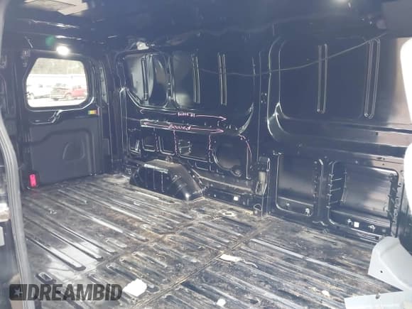 ✅ 2019 Ford Transit • VIN: 1FTYR2YM3KKA96824 • Lot: 41088013. Wystawiony na IAAI z przebiegiem 137 331 mil. Bezpłatny archiwum sprzedaży aukcyjnych z USA i szczegółowy raport historii pojazdu na DreamBid. Zdjęcie 8.