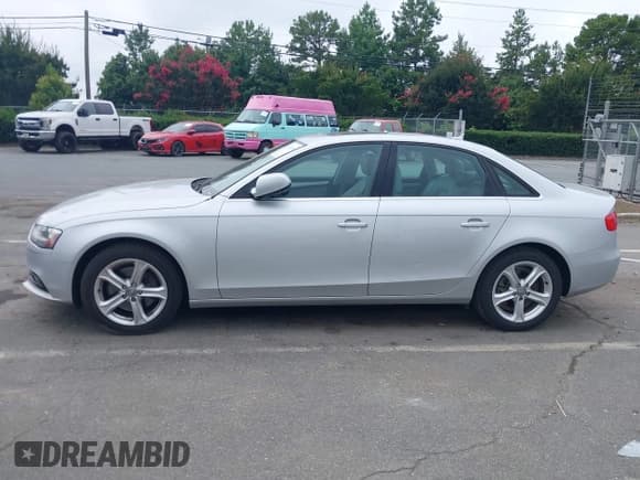 ✅ 2013 Audi A4 Premium • VIN: WAUAFAFL8DA181467 • Лот: 42672105. Опубликован ранее на IAAI с пробегом 136 633 миль. Бесплатный доступ к архиву аукционных продаж из США и подробный отчёт об истории автомобиля на DreamBid. Изображение 14.