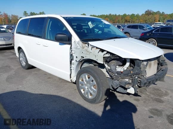✅ 2018 Dodge Grand Caravan SE • VIN: 2C4RDGBG7JR323905 • Lot: 43613740. Wystawiony na IAAI z przebiegiem 71 890 mil. Bezpłatny archiwum sprzedaży aukcyjnych z USA i szczegółowy raport historii pojazdu na DreamBid. Zdjęcie 1.
