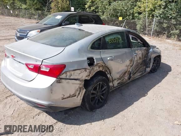 2016 Chevrolet Malibu LT z VIN 1G1ZE5ST5GF303756, wystawiony jako IAAI lot #43351963 z przebiegiem Nie podano mil oraz . Historia ofert i sprzedaży dostępna na DreamBid. Obrazek 4.