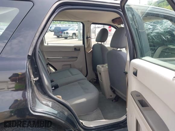 ✅ 2008 Ford Escape XLS • VIN: 1FMCU92Z78KB85614 • Lot: 42713957. Listed on IAAI with 109,417 mi. Free auction sales archive from the USA and detailed vehicle history report at DreamBid. Image 8.
