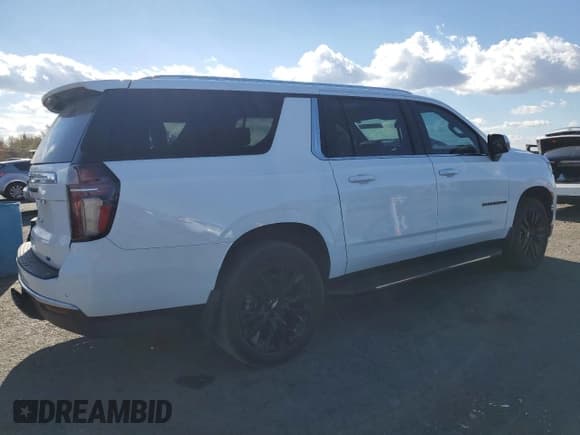 ✅ 2021 Chevrolet Suburban LT • VIN: 1GNSKCKD2MR226411 • Lot: 78835004. Wystawiony na Copart z przebiegiem 76 840 mil. Bezpłatny archiwum sprzedaży aukcyjnych z USA i szczegółowy raport historii pojazdu na DreamBid. Zdjęcie 3.