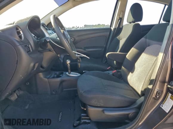 ✅ 2015 Nissan Versa S • VIN: 3N1CN7AP2FL833901 • Лот: 93899575. Опубликован ранее на Copart с пробегом 75 677 миль. Бесплатный доступ к архиву аукционных продаж из США и подробный отчёт об истории автомобиля на DreamBid. Изображение 7.