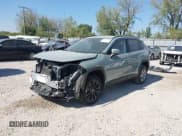 ✅ 2023 Toyota RAV4 XLE • VIN: 2T3W1RFV9PW252091 • Лот: 43371906. Опубликован ранее на IAAI с пробегом 93 190 миль. Бесплатный доступ к архиву аукционных продаж из США и подробный отчёт об истории автомобиля на DreamBid. Изображение 2.
