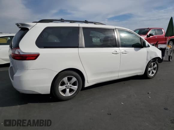 ✅ 2017 Toyota Sienna LE • VIN: 5TDKZ3DC4HS776029 • Lot: 92245735. Listed on Copart with 113,150 mi. Free auction sales archive from the USA and detailed vehicle history report at DreamBid. Image 3.