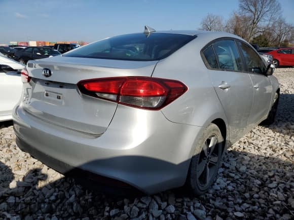 ✅ 2018 Kia Forte LX • VIN: 3KPFL4A79JE268428 • Лот: 91760115. Опубликован ранее на Copart с пробегом 97 173 миль. Бесплатный доступ к архиву аукционных продаж из США и подробный отчёт об истории автомобиля на DreamBid. Изображение 3.