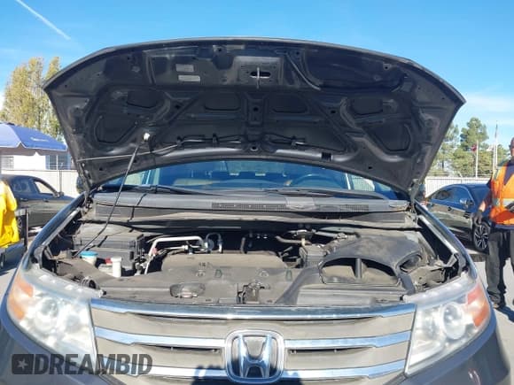 ✅ 2011 Honda Odyssey Touring • VIN: 5FNRL5H98BB063513 • Lot: 43599881. Listed on IAAI with 125,920 mi. Free auction sales archive from the USA and detailed vehicle history report at DreamBid. Image 10.