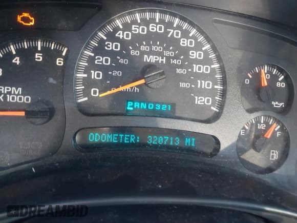 ✅ 2005 Chevrolet Silverado 2500HD LS • VIN: 1GCHK23U25F839031 • Lot: 41594750. Wystawiony na IAAI z przebiegiem 320 713 mil. Bezpłatny archiwum sprzedaży aukcyjnych z USA i szczegółowy raport historii pojazdu na DreamBid. Zdjęcie 7.