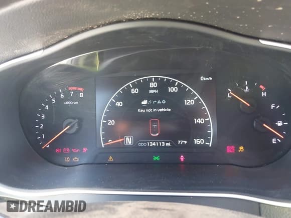 ✅ 2016 Kia Cadenza Premium • VIN: KNALN4D7XG5209589 • Lot: 42099792. Wystawiony na IAAI z przebiegiem 134 113 mil. Bezpłatny archiwum sprzedaży aukcyjnych z USA i szczegółowy raport historii pojazdu na DreamBid. Zdjęcie 7.