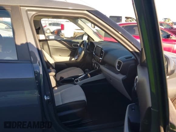 ✅ 2025 Hyundai Venue SEL • VIN: KMHRC8A34SU367299 • Lot: 43648814. Listed on IAAI with 19,689 mi. Free auction sales archive from the USA and detailed vehicle history report at DreamBid. Image 5.