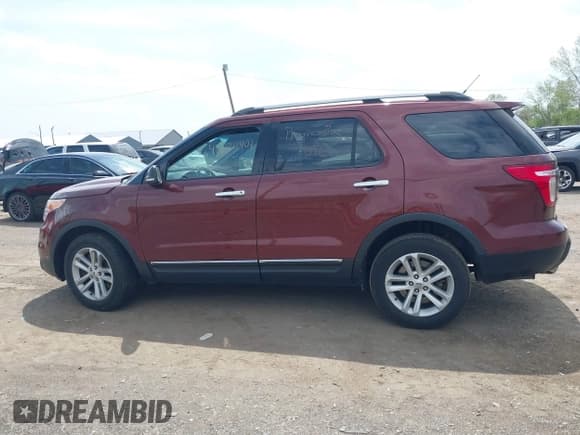 ✅ 2015 Ford Explorer XLT • VIN: 1FM5K8D85FGC03878 • Lot: 42134401. Wystawiony na IAAI z przebiegiem 85 443 mil. Bezpłatny archiwum sprzedaży aukcyjnych z USA i szczegółowy raport historii pojazdu na DreamBid. Zdjęcie 14.