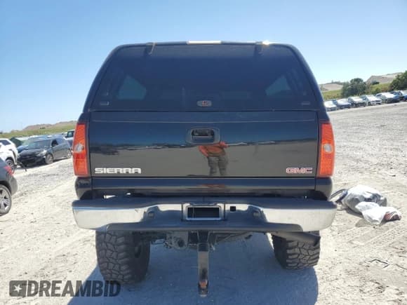 ✅ 2004 GMC Sierra 2500HD SLT • VIN: 1GTHK23264F256961 • Lot: 47844355. Wystawiony na Copart z przebiegiem Nie podano. Bezpłatny archiwum sprzedaży aukcyjnych z USA i szczegółowy raport historii pojazdu na DreamBid. Zdjęcie 6.