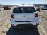 ✅ 2021 Hyundai Venue SE • VIN: KMHRB8A39MU073709 • Lot: 82390575. Wystawiony na Copart z przebiegiem 76 779 mil. Bezpłatny archiwum sprzedaży aukcyjnych z USA i szczegółowy raport historii pojazdu na DreamBid. Zdjęcie 6.