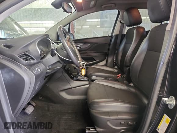 ✅ 2020 Buick Encore Preferred • VIN: KL4CJESB6LB326748 • Lot: 70831245. Wystawiony na Copart z przebiegiem 98 750 mil. Bezpłatny archiwum sprzedaży aukcyjnych z USA i szczegółowy raport historii pojazdu na DreamBid. Zdjęcie 7.