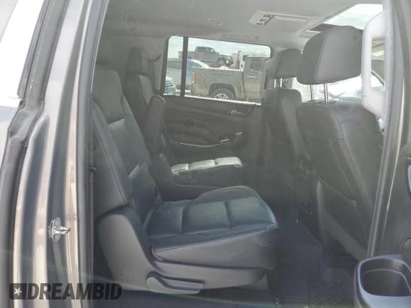 ✅ 2017 Chevrolet Suburban LT • VIN: 1GNSKHKCXHR335578 • Lot: 77782024. Wystawiony na Copart z przebiegiem Nie podano. Bezpłatny archiwum sprzedaży aukcyjnych z USA i szczegółowy raport historii pojazdu na DreamBid. Zdjęcie 11.