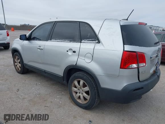✅ 2012 Kia Sorento LX • VIN: 5XYKT3A17CG201837 • Лот: 38513524. Опубликован ранее на IAAI с пробегом 255 149 миль. Бесплатный доступ к архиву аукционных продаж из США и подробный отчёт об истории автомобиля на DreamBid. Изображение 3.