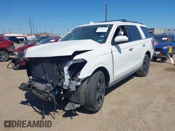 ✅ 2021 Ford Expedition Limited • VIN: 1FMJU1KT0MEA73802 • Lot: 41766071. Wystawiony na IAAI z przebiegiem 40 196 mil. Bezpłatny archiwum sprzedaży aukcyjnych z USA i szczegółowy raport historii pojazdu na DreamBid. Zdjęcie 18.