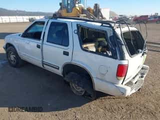 2000 Chevrolet Blazer LT with VIN 1GNDT13W1Y2144467, listed as a IAAI auction lot 41414551 with 245,235 mi miles and . Bid and sale history available at DreamBid. Image 3.