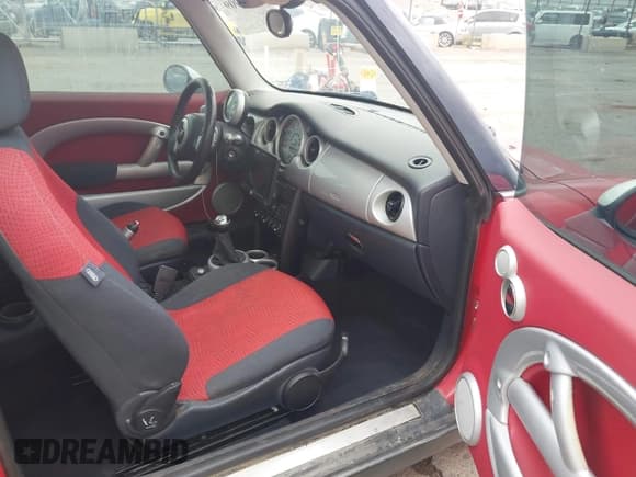✅ 2003 MINI Hardtop • VIN: WMWRC33423TE14480 • Лот: 42407909. Опубликован ранее на IAAI с пробегом 167 086 миль. Бесплатный доступ к архиву аукционных продаж из США и подробный отчёт об истории автомобиля на DreamBid. Изображение 5.