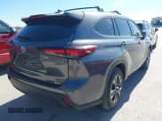 ✅ 2024 Toyota Highlander XSE • VIN: 5TDKDRAH9RS543590 • Lot: 43677952. Listed on IAAI with 3,236 mi. Free auction sales archive from the USA and detailed vehicle history report at DreamBid. Image 4.