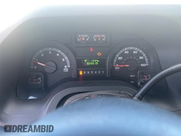 ✅ 2016 Ford Econoline Commercial • VIN: 1FDXE4FS4GDC10311 • Lot: 90057995. Wystawiony na Copart z przebiegiem 90 901 mil. Bezpłatny archiwum sprzedaży aukcyjnych z USA i szczegółowy raport historii pojazdu na DreamBid. Zdjęcie 8.