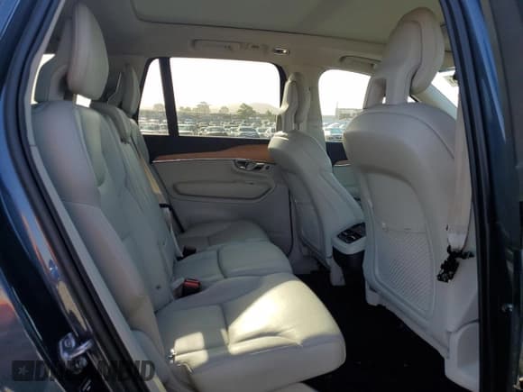 ✅ 2022 Volvo XC90 Momentum • VIN: YV4102PK6N1781015 • Lot: 68776345. Wystawiony na Copart z przebiegiem 39 448 mil. Bezpłatny archiwum sprzedaży aukcyjnych z USA i szczegółowy raport historii pojazdu na DreamBid. Zdjęcie 11.