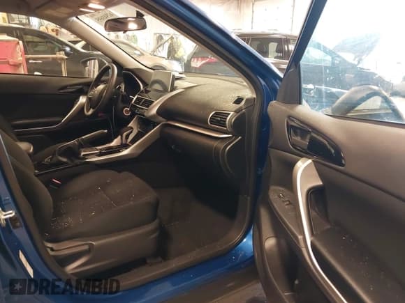 ✅ 2018 Mitsubishi Eclipse Cross LE • VIN: JA4AT4AA9JZ069268 • Lot: 41941695. Wystawiony na IAAI z przebiegiem 52 320 mil. Bezpłatny archiwum sprzedaży aukcyjnych z USA i szczegółowy raport historii pojazdu na DreamBid. Zdjęcie 5.