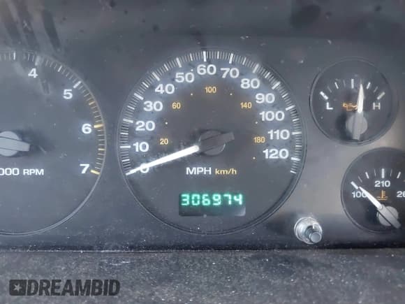 ✅ 2004 Jeep Grand Cherokee Laredo • VIN: 1J4GW48S34C342163 • Lot: 43636001. Listed on IAAI with 306,974 mi. Free auction sales archive from the USA and detailed vehicle history report at DreamBid. Image 7.