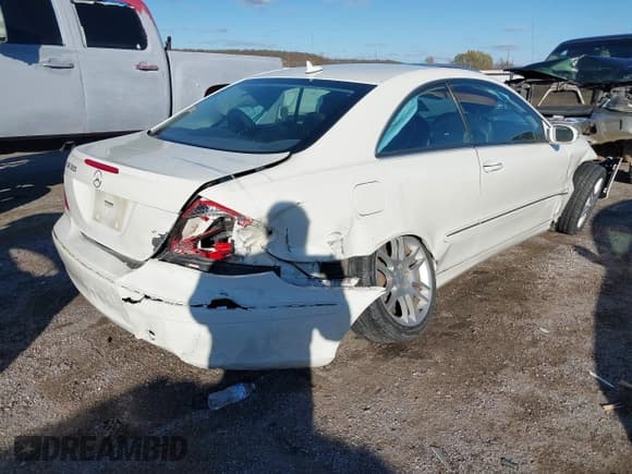 ✅ 2009 Mercedes-Benz CLK 350 • VIN: WDBTJ56H19F264440 • Lot: 40845541. Listed on IAAI with 122,637 mi. Free auction sales archive from the USA and detailed vehicle history report at DreamBid. Image 4.