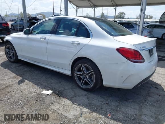 ✅ 2020 Mercedes-Benz C 300 • VIN: WDDWF8EB9LR551406 • Lot: 41958407. Wystawiony na IAAI z przebiegiem 61 663 mil. Bezpłatny archiwum sprzedaży aukcyjnych z USA i szczegółowy raport historii pojazdu na DreamBid. Zdjęcie 3.