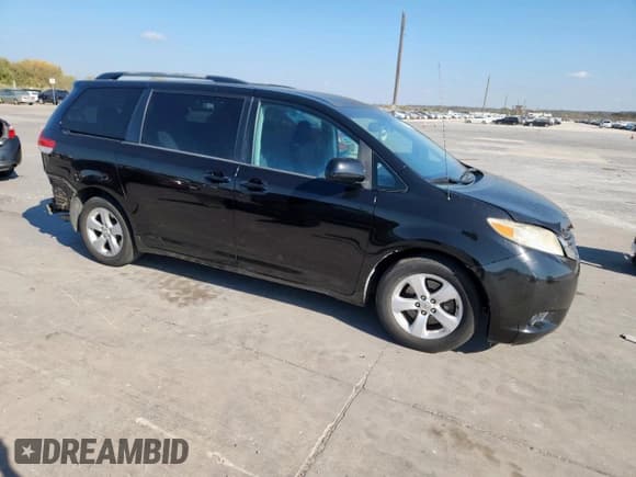 ✅ 2013 Toyota Sienna LE • VIN: 5TDKK3DC3DS309232 • Lot: 93179935. Listed on Copart with 157,401 mi. Free auction sales archive from the USA and detailed vehicle history report at DreamBid. Image 4.