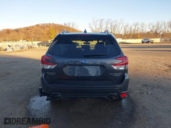 ✅ 2023 Subaru Forester Touring • VIN: JF2SKARC0PH472993 • Lot: 43685362. Wystawiony na IAAI z przebiegiem 20 043 mil. Bezpłatny archiwum sprzedaży aukcyjnych z USA i szczegółowy raport historii pojazdu na DreamBid. Zdjęcie 16.