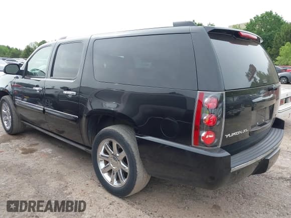 ✅ 2007 GMC Yukon XL • VIN: 1GKFK66877J397753 • Лот: 42271958. Опубликован ранее на IAAI с пробегом 272 259 миль. Бесплатный доступ к архиву аукционных продаж из США и подробный отчёт об истории автомобиля на DreamBid. Изображение 3.