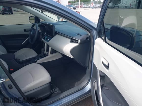 ✅ 2024 Toyota Corolla Cross L • VIN: 7MUAAAAG9RV075928 • Lot: 42388151. Listed on IAAI with 15,324 mi. Free auction sales archive from the USA and detailed vehicle history report at DreamBid. Image 5.