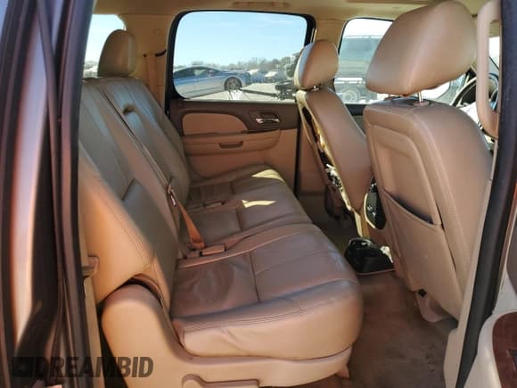 ✅ 2013 Chevrolet Suburban LT • VIN: 1GNSCJE05DR144117 • Lot: 80185134. Wystawiony na Copart z przebiegiem 242 877 mil. Bezpłatny archiwum sprzedaży aukcyjnych z USA i szczegółowy raport historii pojazdu na DreamBid. Zdjęcie 11.